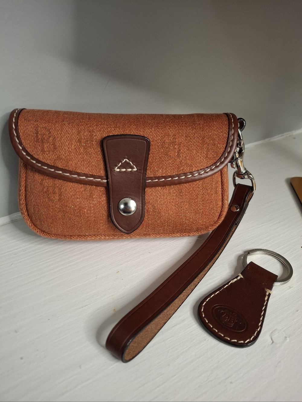 Dooney & Bourke Vintage Double Pocket Satchel Set w/ Wristlet & Key Fob EUC - Picture 2 of 7